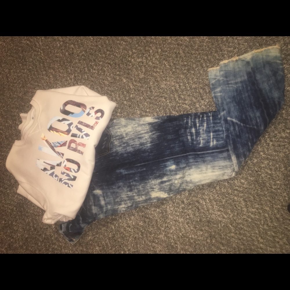AKOO JEANS SIZE 40 W SWEATER SIZE XL